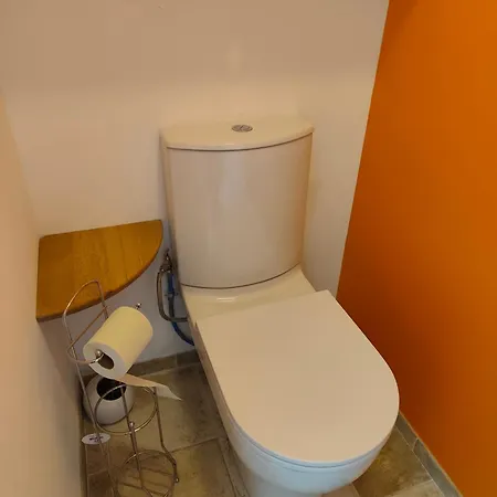 Le Rocher Au Thym بيت للعطل ليمو