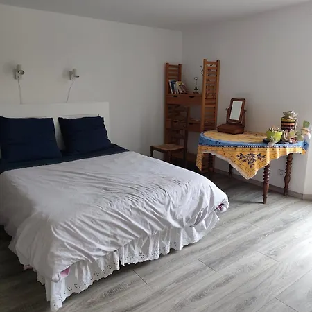 بيت للعطل Le Rocher Au Thym ليمو